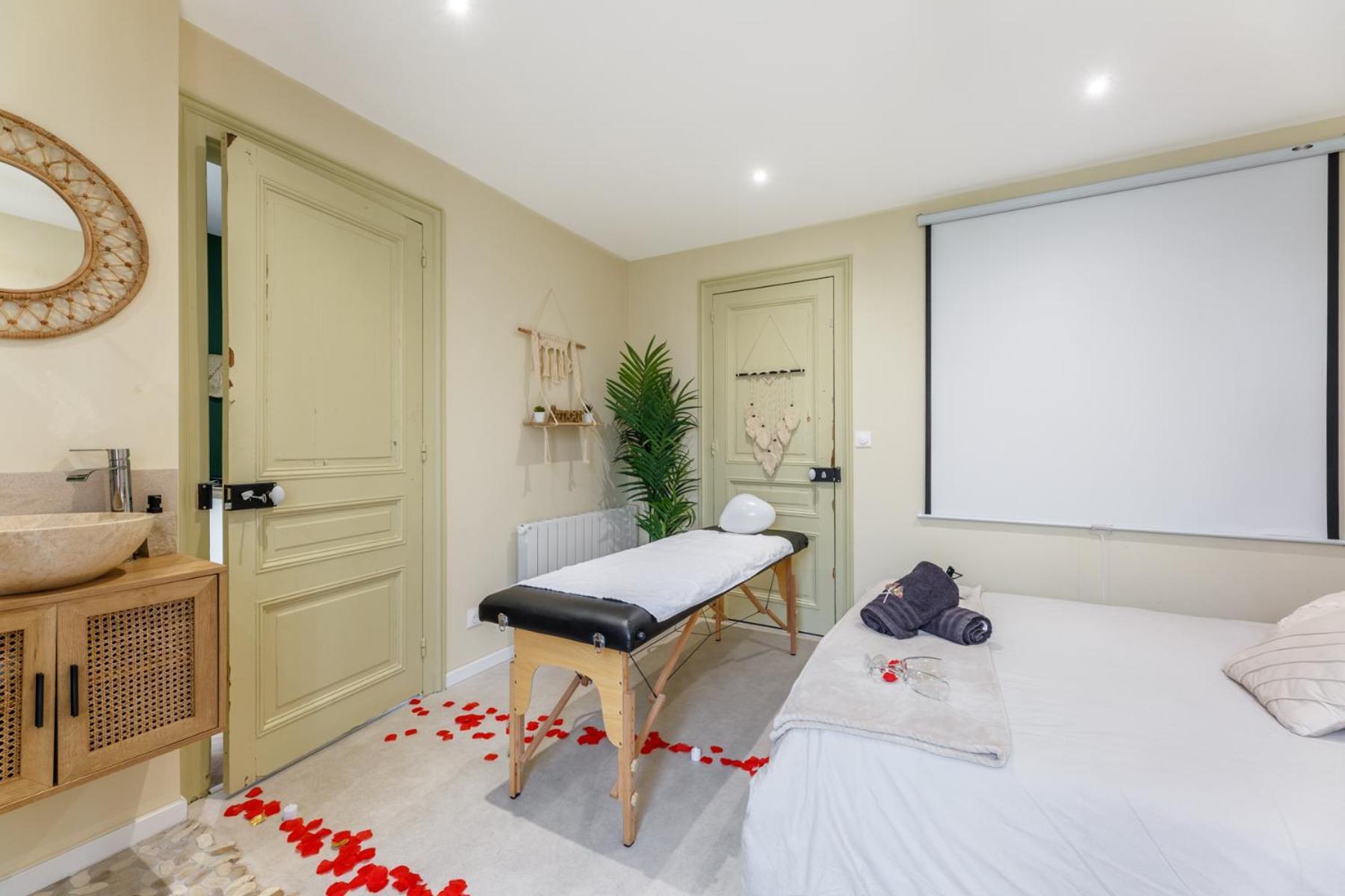 Escale A Bali Jacuzzi - Cinema - Self Check-in * Le Petit-Quevilly