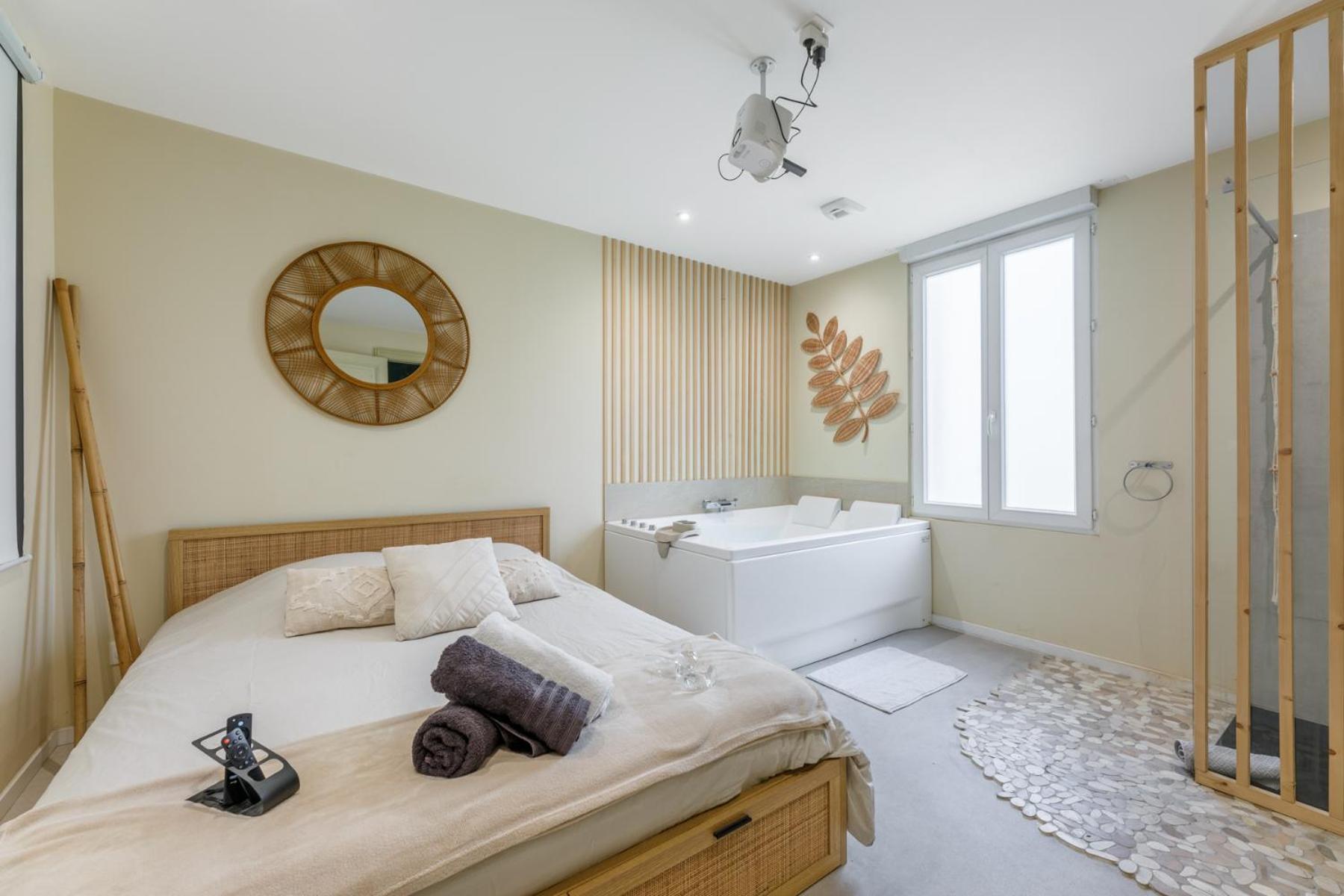 Escale A Bali Jacuzzi - Cinema - Self Check-in *